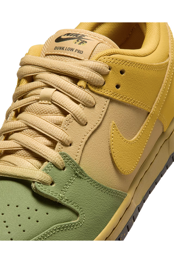 Nike SB Dunk Low Pro "Hatch Chile" Skate Shoes (Saffron Quartz/Pear)