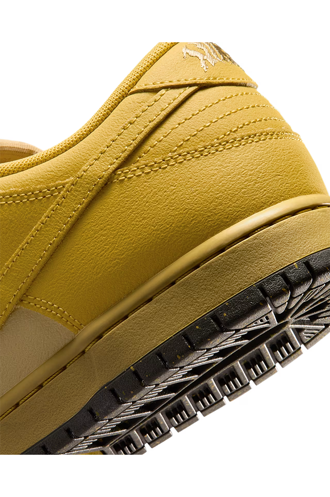 Nike SB Dunk Low Pro "Hatch Chile" Skate Shoes (Saffron Quartz/Pear)